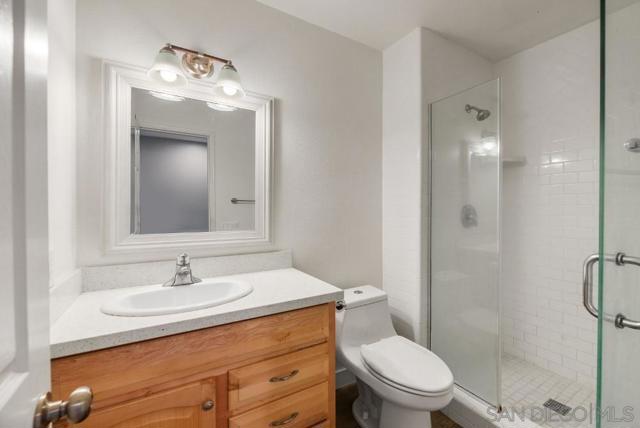 1111 Seacoast Dr, Imperial Beach CA: https://media.crmls.org/mediaz/ab061907-87ff-4a76-8710-aaf090062681.jpg