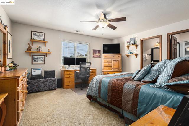 15 Madeira Ct, Oakley CA: https://media.crmls.org/mediaz/ab064087-c622-4618-960c-1f380cad771d.jpg