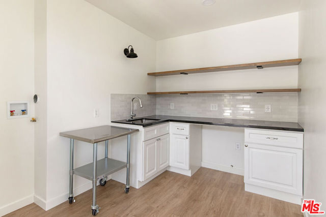 844 E Kensington Road, Los Angeles CA: https://media.crmls.org/mediaz/ab06e233-e853-4f46-b781-96f37f618db4.jpg