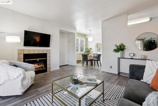 63 Lakeshore Ct, Richmond CA: https://media.crmls.org/mediaz/ab06fcec-6148-4e39-9e2b-c3cc12b5e405.jpg