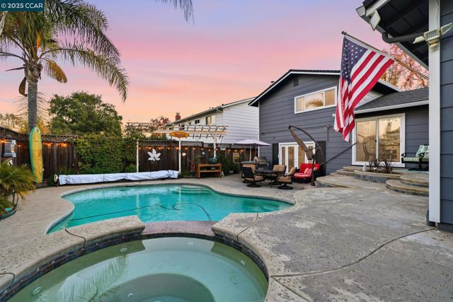 7519 Driftwood Way, Pleasanton CA: https://media.crmls.org/mediaz/ab0737c7-ef7c-44b3-bcce-d2a8a8b0e910.jpg