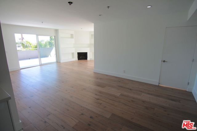 939 Palm Avenue, West Hollywood CA: https://media.crmls.org/mediaz/ab07b06b-48d3-4ea0-9a41-45a6a1715db7.jpg