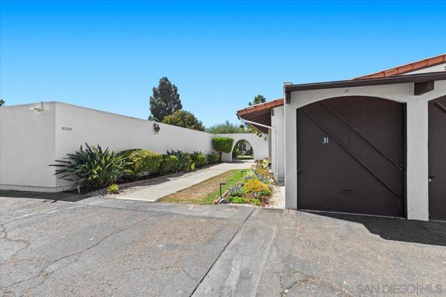 16566 Caminito Vencinos, San Diego CA: https://media.crmls.org/mediaz/ab0809a7-a652-473a-a4e6-759b9f438a39.jpg