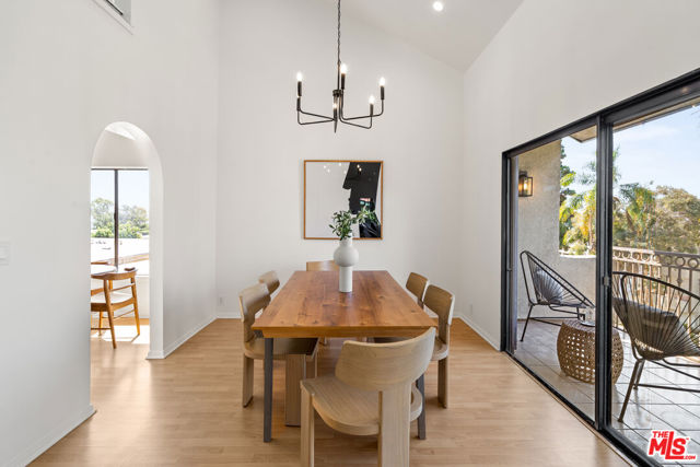 1742 S Bentley Avenue, Los Angeles CA: https://media.crmls.org/mediaz/ab087d6c-4efe-4788-86d9-244cb7435c0c.jpg