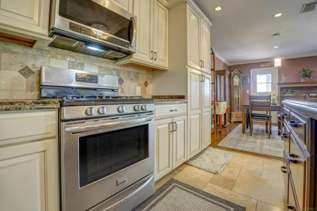 1867 Guilder Gln, Escondido CA: https://media.crmls.org/mediaz/ab08fd24-2859-4754-b029-0bb10511d623.jpg