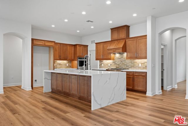 3719 Pathway Court, Bakersfield CA: https://media.crmls.org/mediaz/ab092f94-b3cf-457f-8d07-29d54ff9db0b.jpg