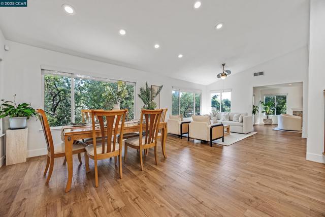 14 Saint Louis Ln, Pleasant Hill CA: https://media.crmls.org/mediaz/ab0967ae-6ce8-49b2-bab3-2c821141be59.jpg
