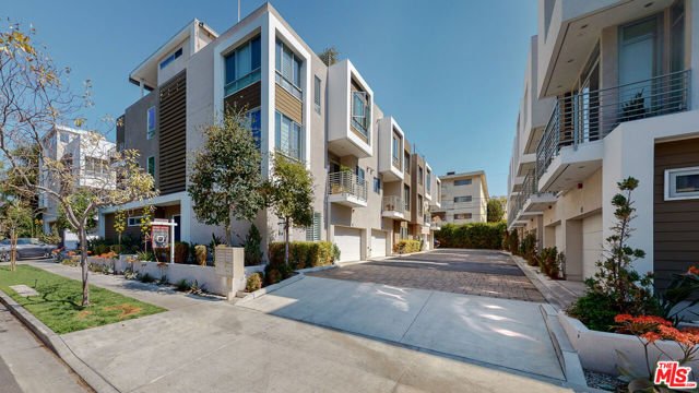 1400 N Fuller Avenue, Los Angeles CA: https://media.crmls.org/mediaz/ab0982c9-e1a3-4ba7-8a35-0fc013dc9da5.jpg