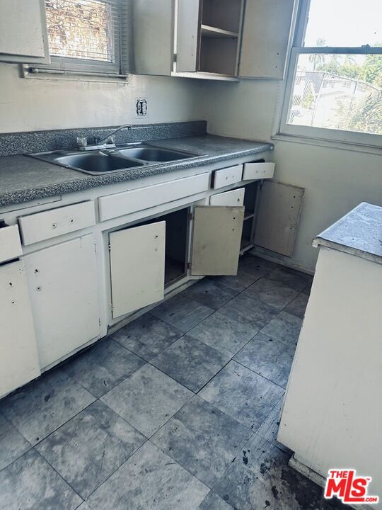 1422 West 104th Street photo 22