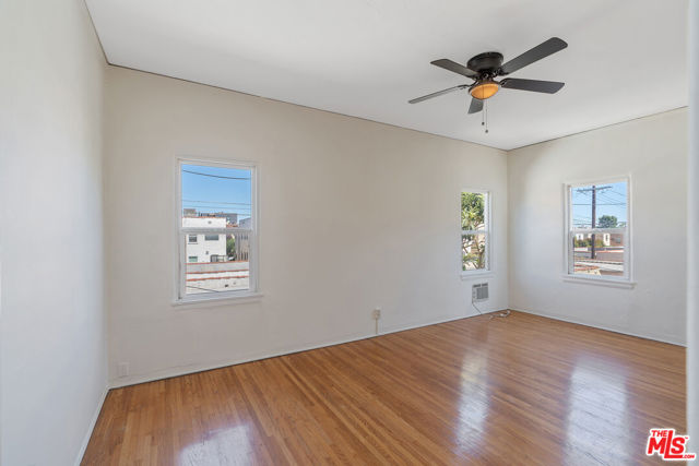 458 N Genesee Avenue, Los Angeles CA: https://media.crmls.org/mediaz/ab09e4f4-a1e5-4542-8b91-77aaa21c68b0.jpg