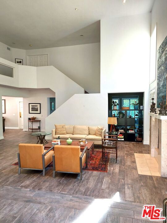4342 Park Verdi, Calabasas CA: https://media.crmls.org/mediaz/ab09fedc-4031-4d15-b76a-44c7f24fb437.jpg