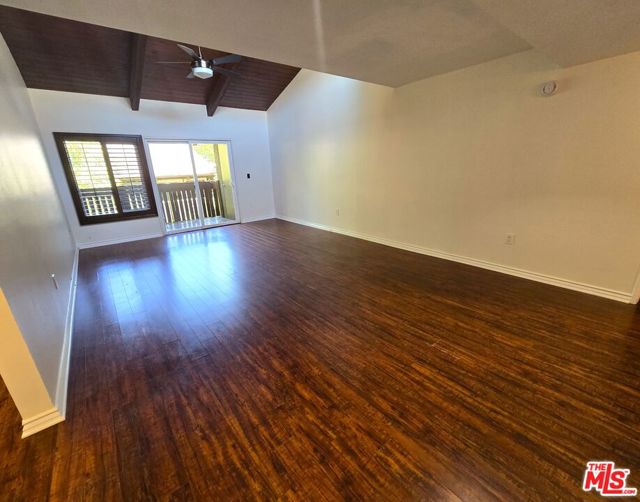 18350 Hatteras Street, Tarzana CA: https://media.crmls.org/mediaz/ab0a52b9-d5a7-45dc-86d5-d3c2b9b1de54.jpg