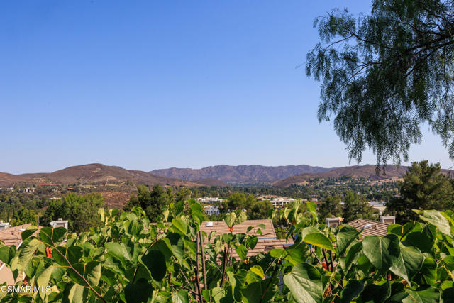 30979 Old Colony Way, Westlake Village CA: https://media.crmls.org/mediaz/ab0a7338-2c1a-4036-a5c9-678780f1574c.jpg