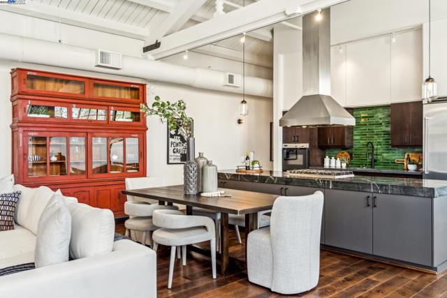 311 4th St, Oakland CA: https://media.crmls.org/mediaz/ab0a8620-fc8f-4814-b226-67362d22d81f.jpg