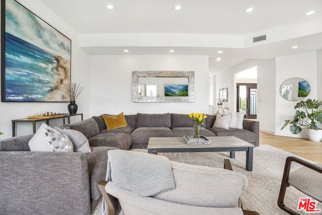 3485 Ridgeford Drive, Westlake Village CA: https://media.crmls.org/mediaz/ab0ad283-d2dd-4aa0-9c1c-f16c3d70783c.jpg