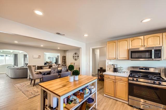 9477 Ronnie Ct, Santee CA: https://media.crmls.org/mediaz/ab0ae8c9-184d-4c50-8c8a-488e5015528c.jpg