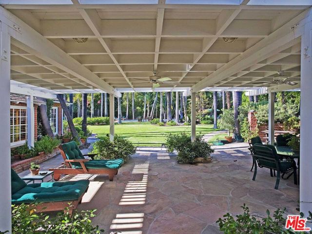 17545 Parthenia Street, Sherwood Forest CA: https://media.crmls.org/mediaz/ab0aed4f-153d-43d9-9e4b-4cb93c213576.jpg