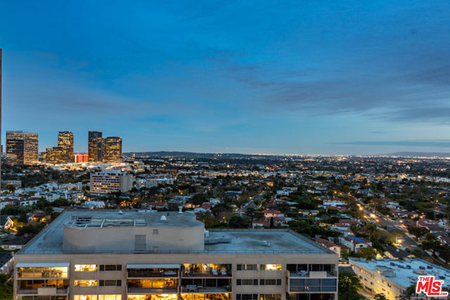 10445 Wilshire Boulevard, Los Angeles CA: https://media.crmls.org/mediaz/ab0b50b0-a132-451e-ab98-a47047d676e8.jpg