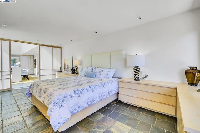 319 Tappan Ter, Orinda CA: https://media.crmls.org/mediaz/ab0b624e-2fa7-491a-bc90-0b9c4e3bb919.jpg