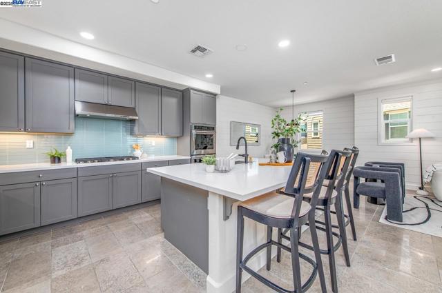 7018 Stags Leap Ln, Dublin CA: https://media.crmls.org/mediaz/ab0b88ac-0f6f-4e80-a5a7-acf0dfc5a18a.jpg