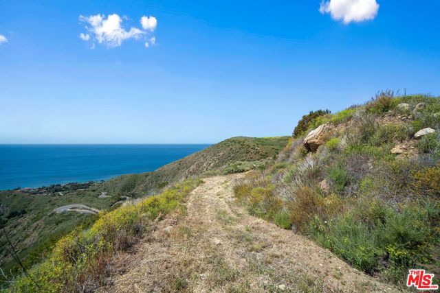 4250 Decker Edison Road, Malibu CA: https://media.crmls.org/mediaz/ab0b9a94-2fdb-4ff2-a0c4-c8e147bf449d.jpg
