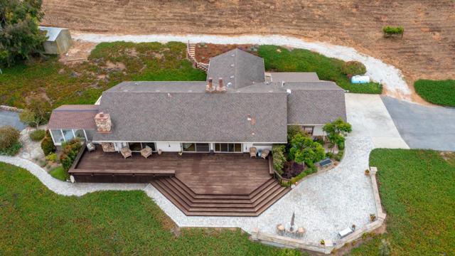 475 Brown Road, San Juan Bautista CA: https://media.crmls.org/mediaz/ab0bcccc-8d6f-4d46-bdd4-fd793f000daf.jpg