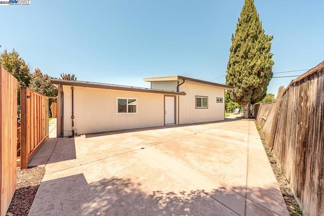 697 Lakewood Dr, Sunnyvale CA: https://media.crmls.org/mediaz/ab0c8d2a-2da8-4582-8e25-07fa3426e652.jpg