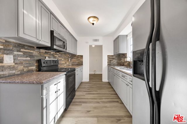 21819 Arminta Street, Canoga Park CA: https://media.crmls.org/mediaz/ab0cf387-b97f-4a39-b104-28851d7ba595.jpg