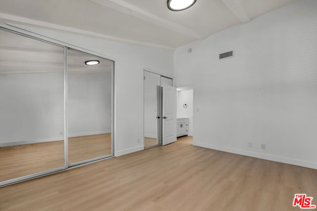 7301 Lennox Avenue, Van Nuys CA: https://media.crmls.org/mediaz/ab0d232e-5589-43c2-811e-daa0e3814291.jpg