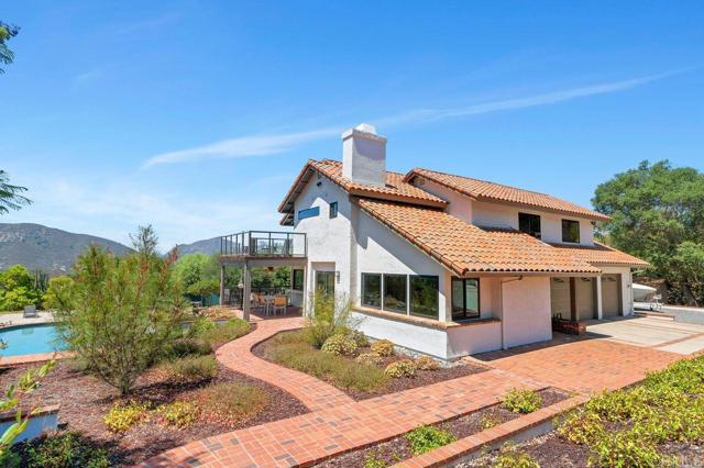 3453 Via Loma Vista, Escondido CA: https://media.crmls.org/mediaz/ab0d32f6-5e50-4965-9dfd-e3adfd3523bf.jpg