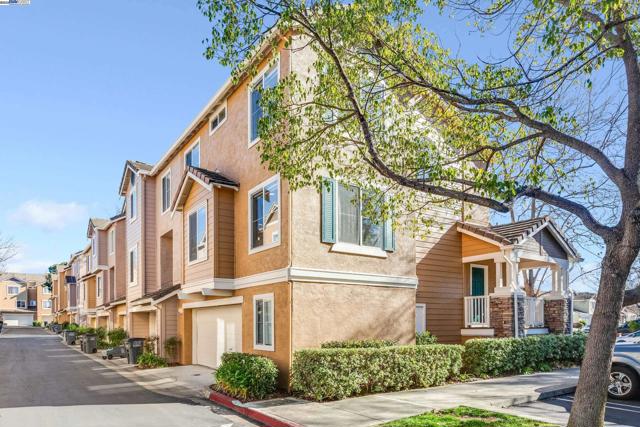 4579 Mangrove Dr, Dublin CA: https://media.crmls.org/mediaz/ab0d7769-2dfc-4d0b-b50b-bba3ed604b25.jpg