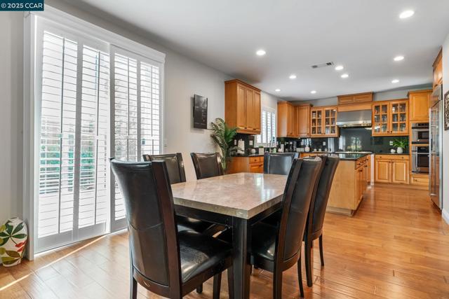 1656 Colchester St, Danville CA: https://media.crmls.org/mediaz/ab0d7890-d44b-4fc6-9ae6-a0fb1b166295.jpg