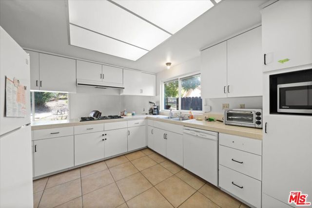 13926 Lakeside Street photo 8