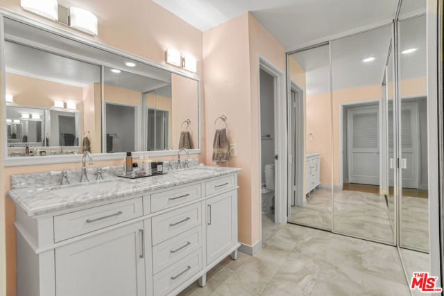 858 12th Street, Santa Monica CA: https://media.crmls.org/mediaz/ab0d8c37-efb1-4398-9c0b-d560d366b6f1.jpg
