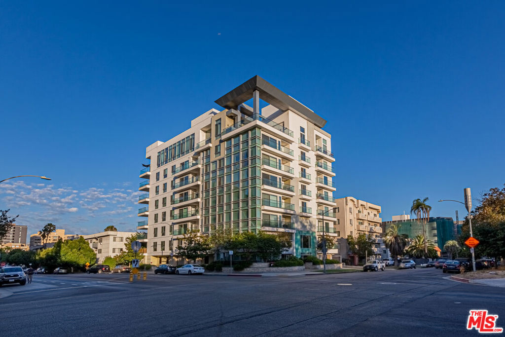 702 S Serrano Avenue #504