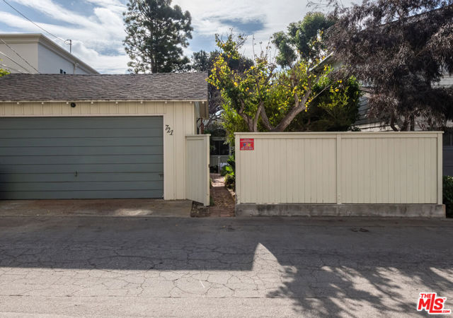 721 31st Street, Manhattan Beach, California 90266, 3 Bedrooms Bedrooms, ,2 BathroomsBathrooms,Residential,Sold,31st,23332303