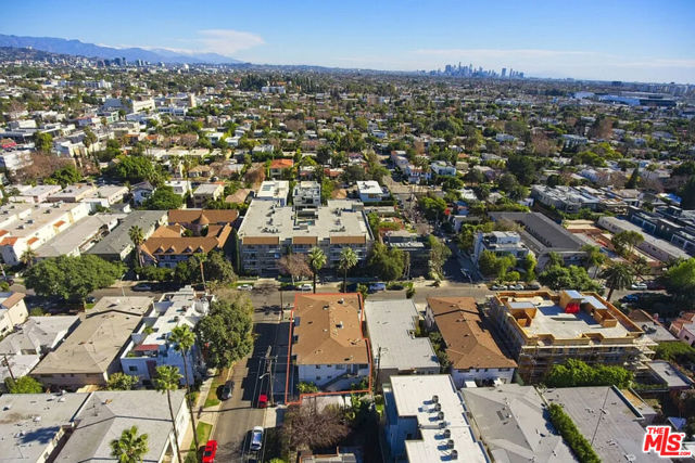561 N Sweetzer Avenue, West Hollywood CA: https://media.crmls.org/mediaz/ab0eed3b-94ec-4967-a2c2-ff4851c0e7b4.jpg