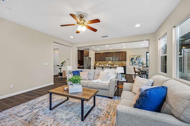 Image 10 of 43 For 1705 Hummingbird Way