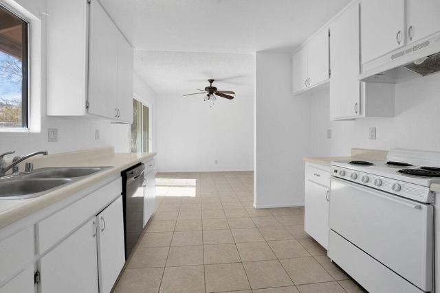 57375 Navajo Trail, Yucca Valley CA: https://media.crmls.org/mediaz/ab1002c1-935e-4a2c-b342-604a2f90c889.jpg