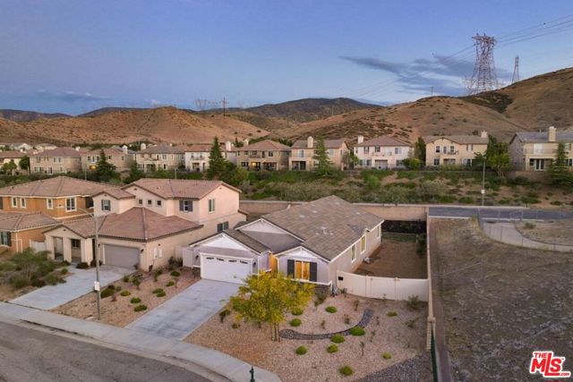 2906 Crocus Place, Palmdale CA: https://media.crmls.org/mediaz/ab103cdf-5507-4b73-9b29-a2c78f90a7c1.jpg