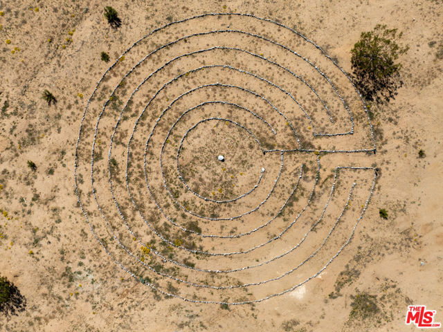 2724 Stonehill Avenue, Joshua Tree CA: https://media.crmls.org/mediaz/ab1084b5-9b07-4fa3-8fc2-2f095d5bdbbb.jpg