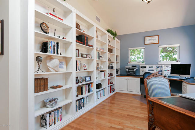 2167 Palomar Avenue, Ventura CA: https://media.crmls.org/mediaz/ab119f22-a32b-4ebe-a6b1-83dd57918e27.jpg