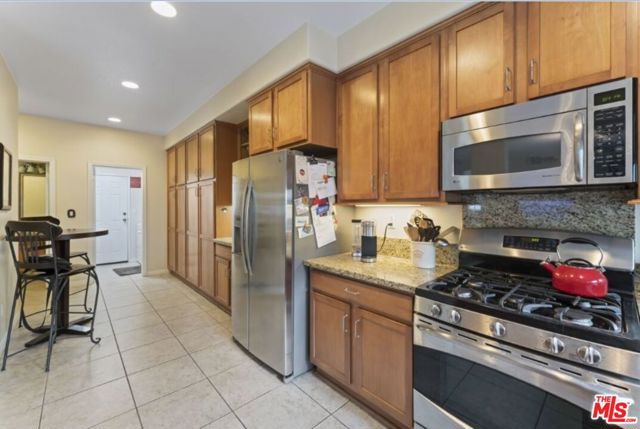 28703 Calle De La Paz Drive, Valencia CA: https://media.crmls.org/mediaz/ab12b19d-8726-4c0e-9e99-7fd7f085bc4c.jpg