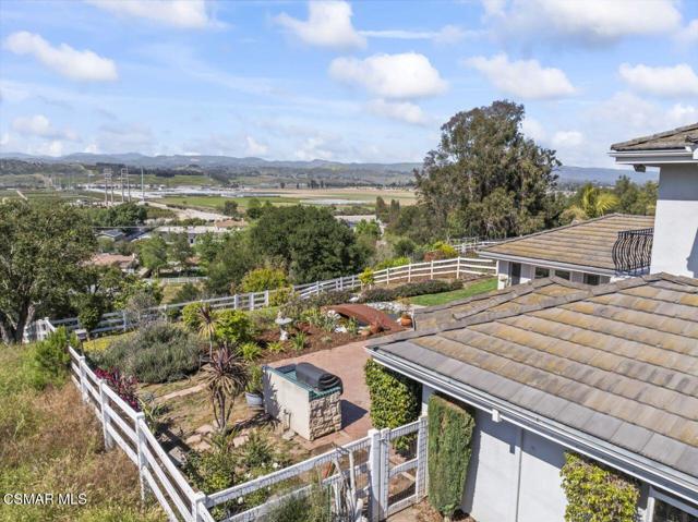 10885 Citrus Drive, Moorpark CA: https://media.crmls.org/mediaz/ab12dfa8-c9b9-49fb-ae75-5aef8536a0bf.jpg