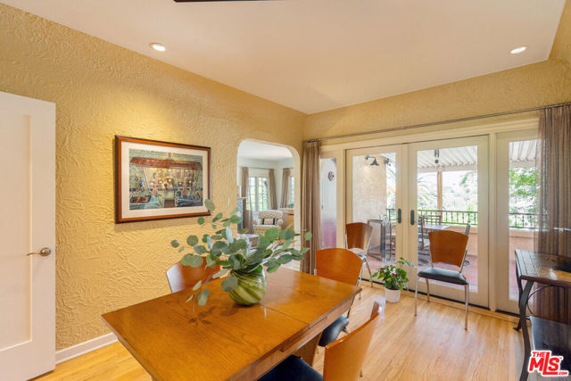 1441 Columbia Drive, Glendale CA: https://media.crmls.org/mediaz/ab137f40-6703-4b69-b0c3-be688ee33cef.jpg