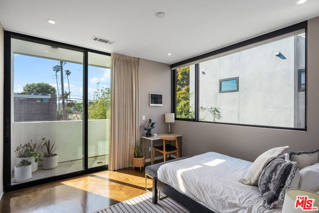 1102 Amoroso Place, Venice CA: https://media.crmls.org/mediaz/ab13c954-eebc-4630-aca7-10054f0c9fda.jpg