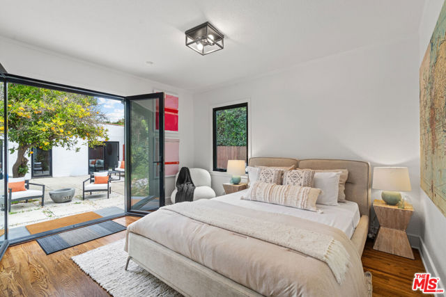 722 N La Jolla Avenue, Los Angeles CA: https://media.crmls.org/mediaz/ab1486c8-2832-4c71-83ef-ff7bba9a3b31.jpg
