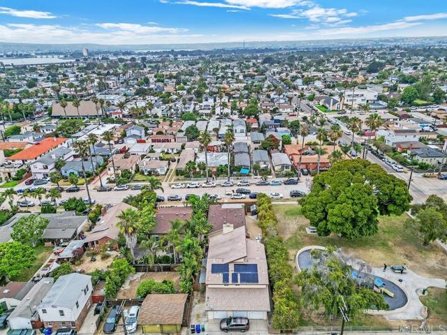 4725 Saratoga Avenue, San Diego CA: https://media.crmls.org/mediaz/ab14a094-201a-4974-93da-da449d4da4ec.jpg