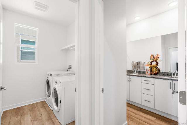35111 Cooper Pl, Fallbrook CA: https://media.crmls.org/mediaz/ab14d4dd-5895-4831-bb62-f03083c14d61.jpg