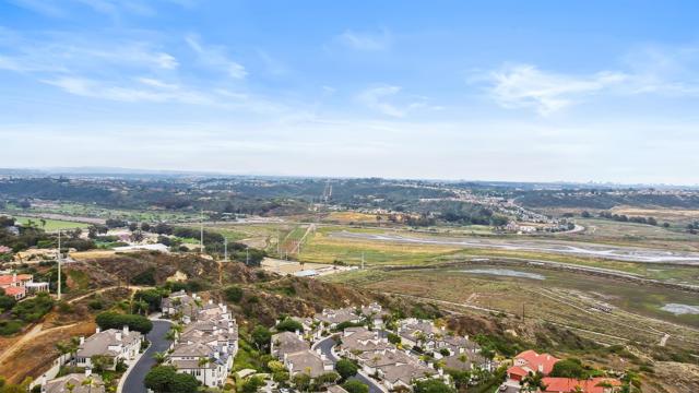 3334 Caminito Cabo Viejo, Del Mar CA: https://media.crmls.org/mediaz/ab150072-3bbd-4b44-bca7-f1c9cae511bc.jpg